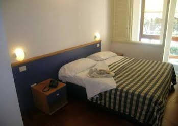 Byron Hotel 