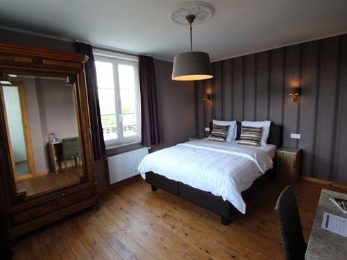 Au Petit Château (آو پتیت چâتیو) 