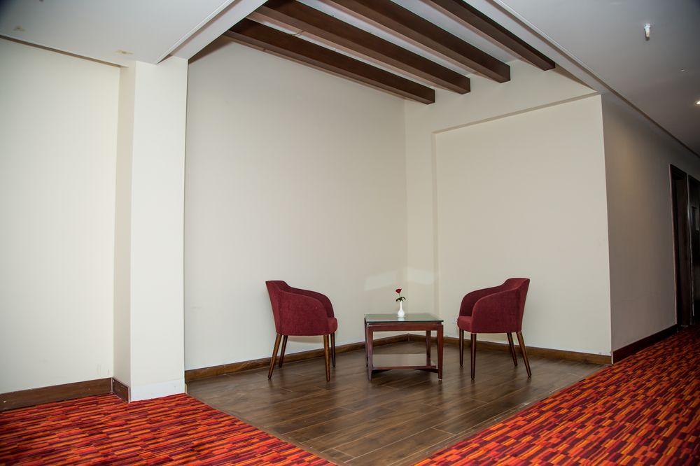 Hotel Awadh Palace 