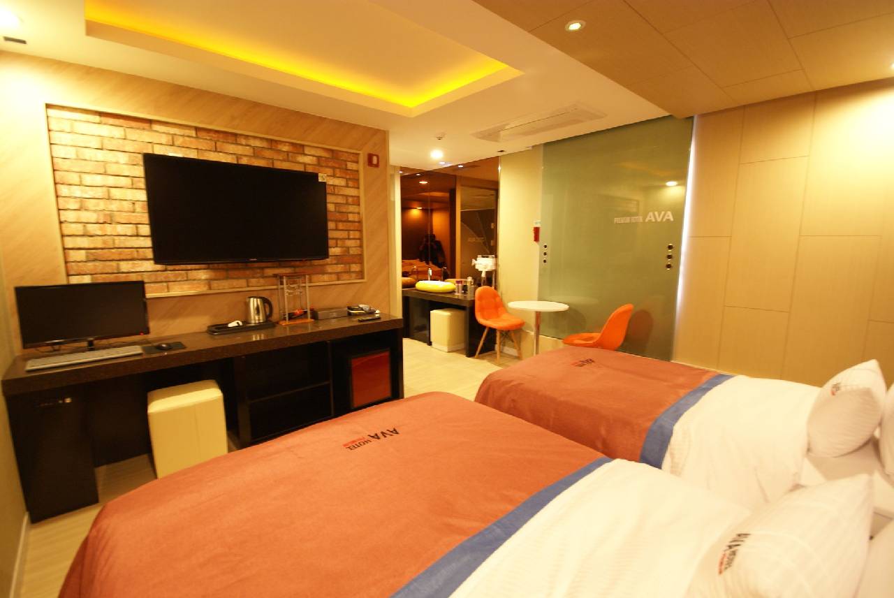 Ava Hotel Changwon (آوا هتل چانگوون) 