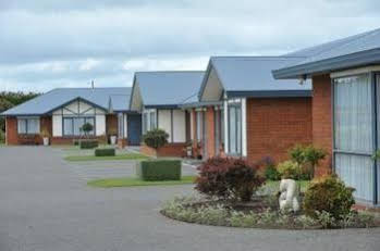 Tudor Lodge Motel 