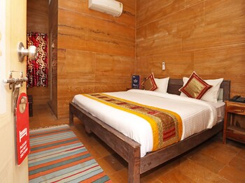 Oyo 3415 Hotel Heera Court Guestroom