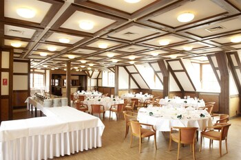 Hotel Restaurant Zur Linde Dining
