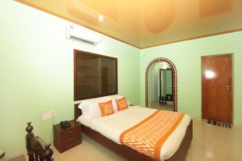 Oyo 8839 Near Vadackal Beach Road Guestroom