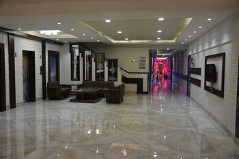 Hotel Ashish Continental Lobby Lounge
