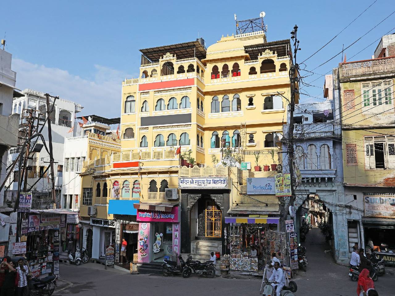 Oyo 3942 Hotel Baba Palace (اویو ۳۹۴۲ هتل بابا پالاس) 