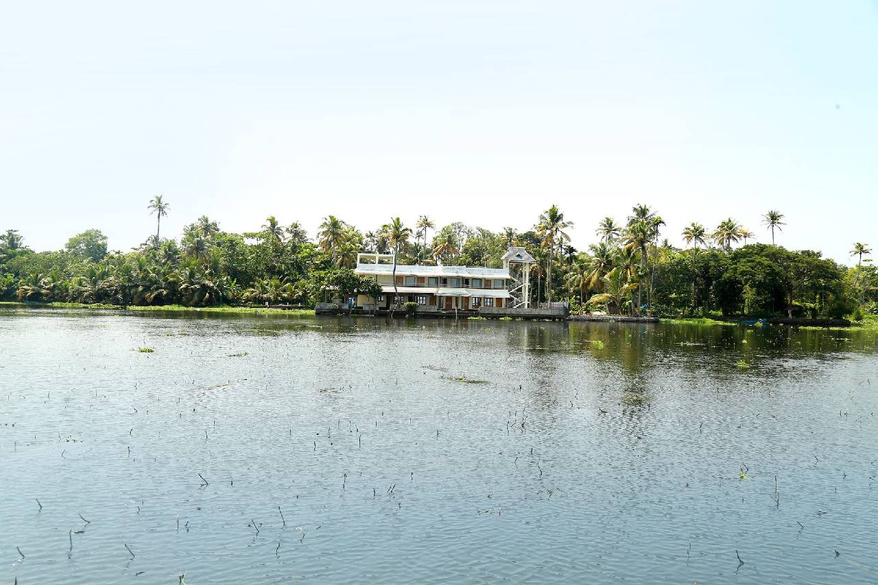 Oyo 9803 Cosy Lake Villa 