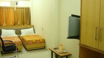 Bentley Hotel Churchgate Guestroom