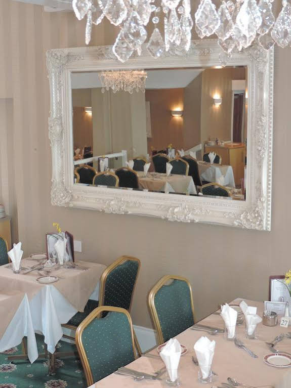 Haddon Hall Hotel (هادون هال هتل) 