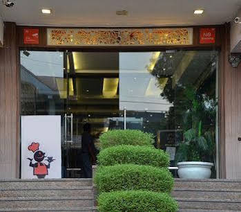 Zo Rooms Dayal Bagh 