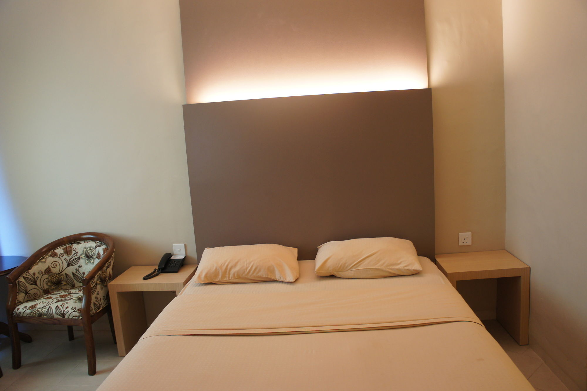 Sky View Hotel (اسکای ویو هتل) 