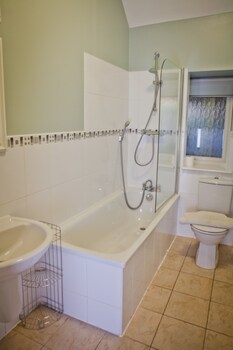 West Fenton Court (وست فنتون كورت) Bathroom