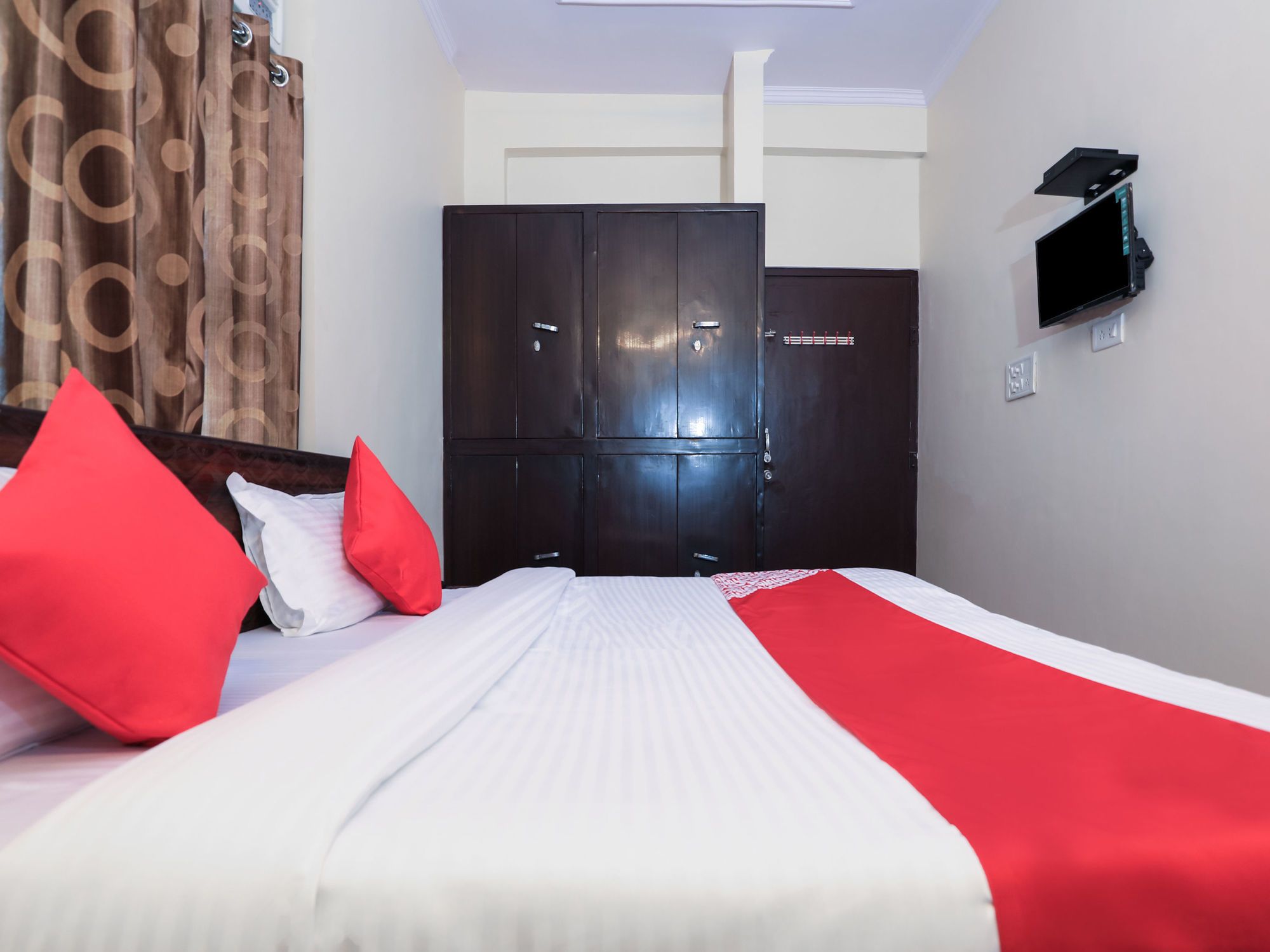 Oyo 14911 New Airport Residency 
