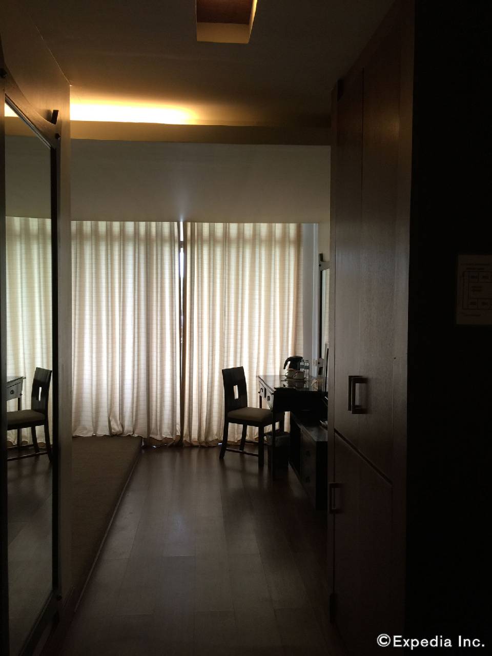 Coron Gateway Hotel & Suites (كورون گاتوی هتل و سوئیتس) 