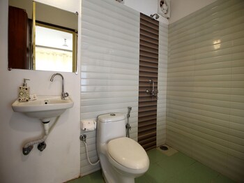 Tahira Beach Resort Bathroom