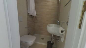 Macchia Mediterranea Bathroom