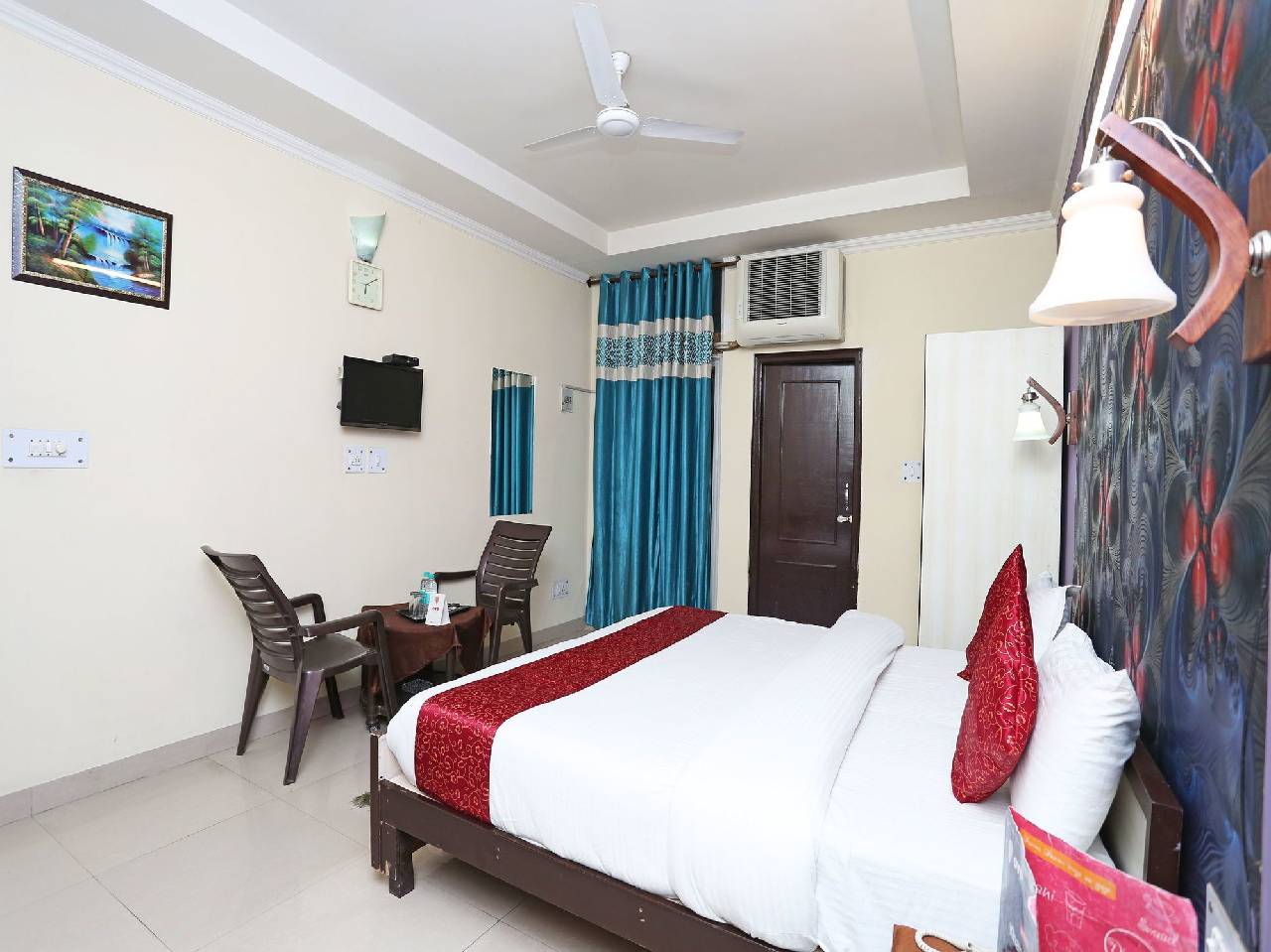 Oyo 12784 Hotel Roomers 