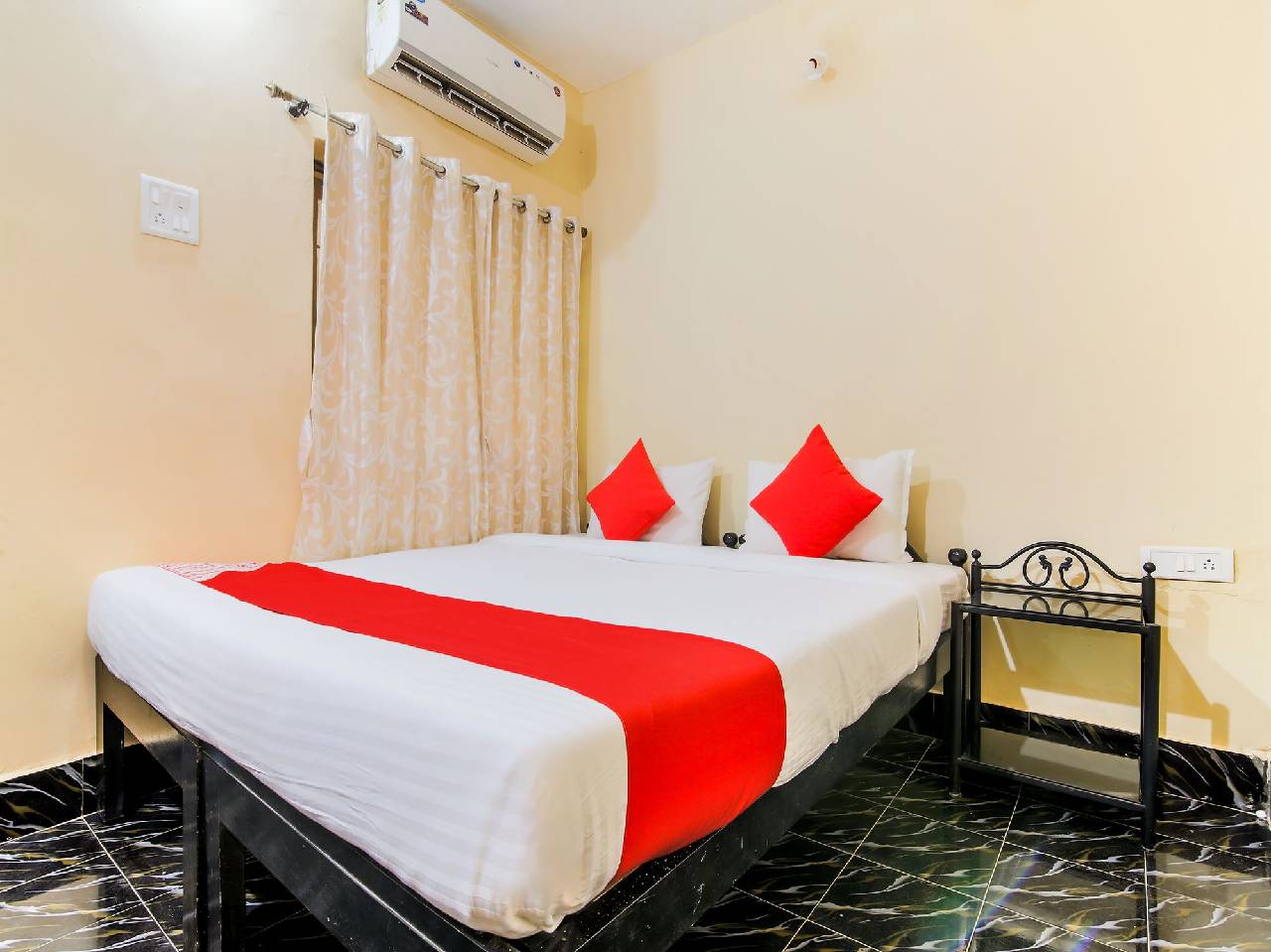 Oyo 7686 Rose Garden Standard Rooms 