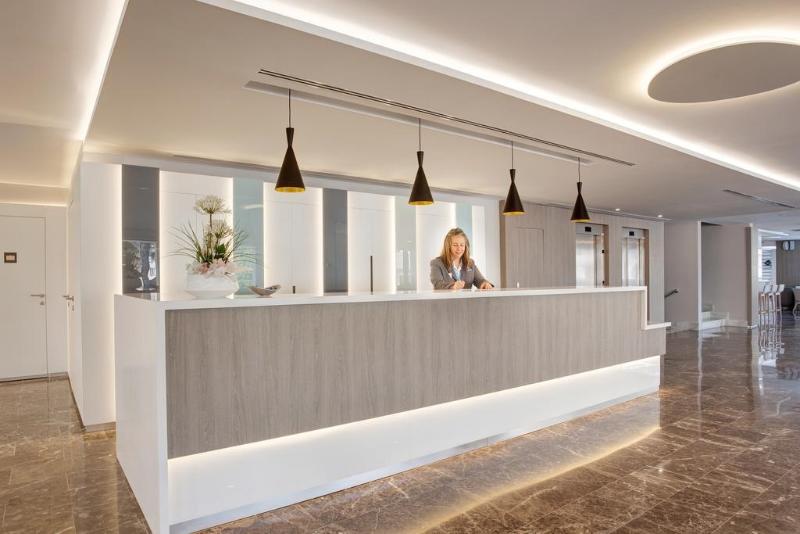 Grupotel Farrutx Lobby