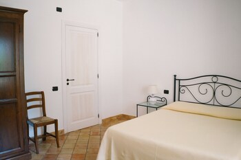 Hotel Ravesi Guestroom