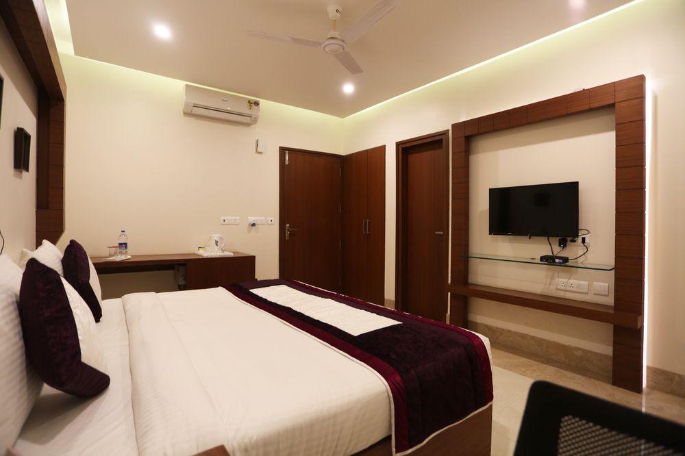 Fabhotel Zineb Sector 122 