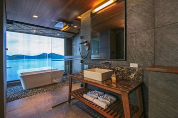 Two Seasons Coron Bayside Hotel (توو سیزنس كورون بیسید هتل) Guestroom