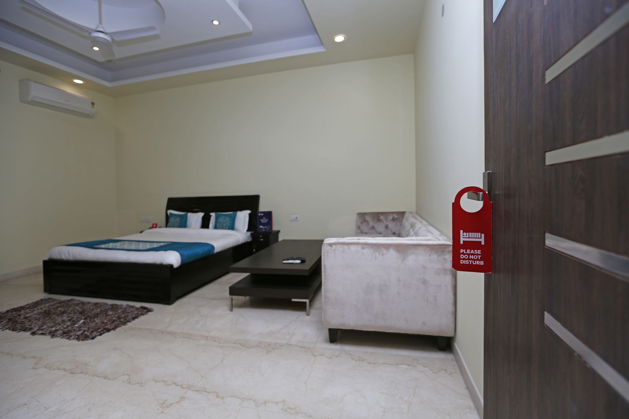 Oyo 9072 Noida Dreamz 