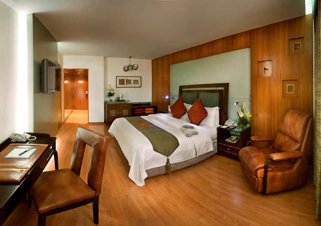 The Lalit Mumbai Airport Guest room