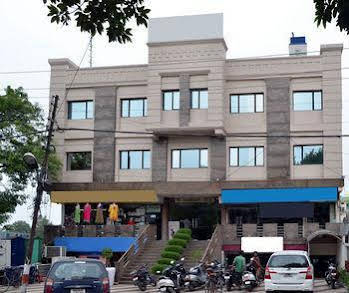 Zo Rooms Dayal Bagh 