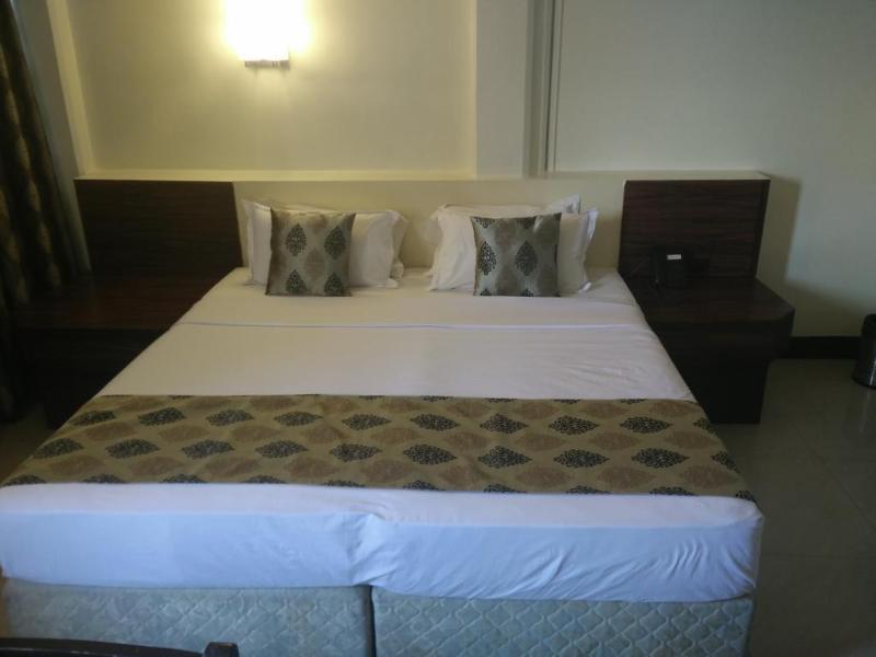 Strand Hotel General view