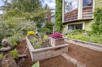 6 Luxurious 6br Seattle Home Garden