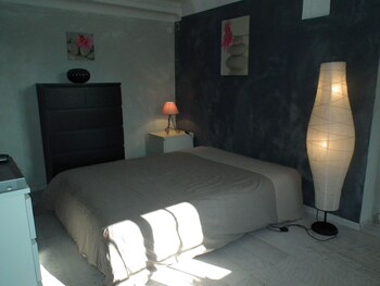 Les Vergers Guestroom
