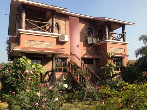 Whispering Woods Inn 