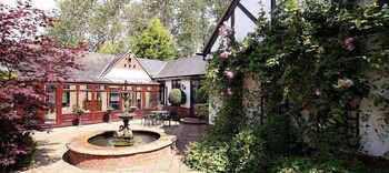The Courtyard Property Grounds