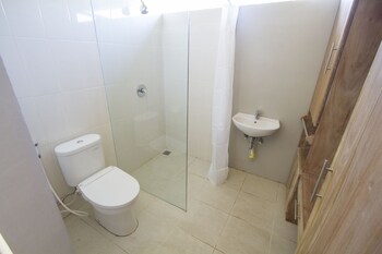 Umadhatu Resort Bathroom