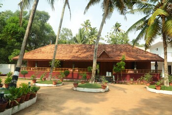 Oyo 8839 Near Vadackal Beach Road Exterior