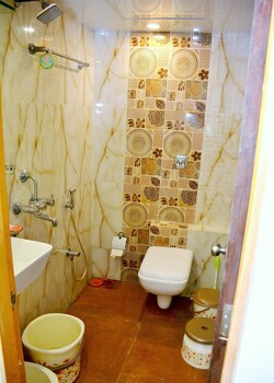 Hotel Bkc Palace Bathroom