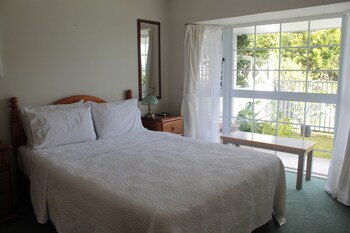 Ash Grove Boutique Motel Guestroom