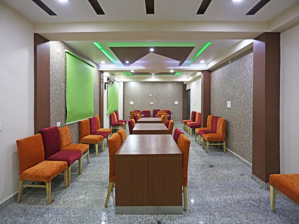 Oyo 11344 Hotel Glorify Stay Restaurant