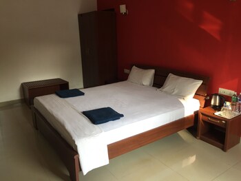 Morjim Coco Palms Resort Guestroom