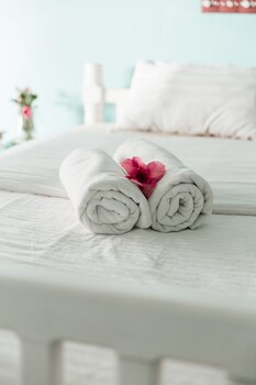 Bedspace Beach Guestroom