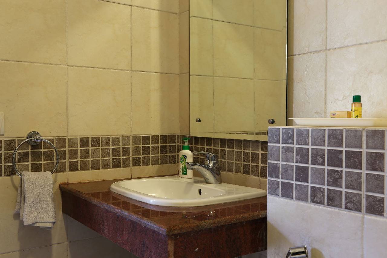 Fabhotel Aksh Palace Dlf Phase 2 