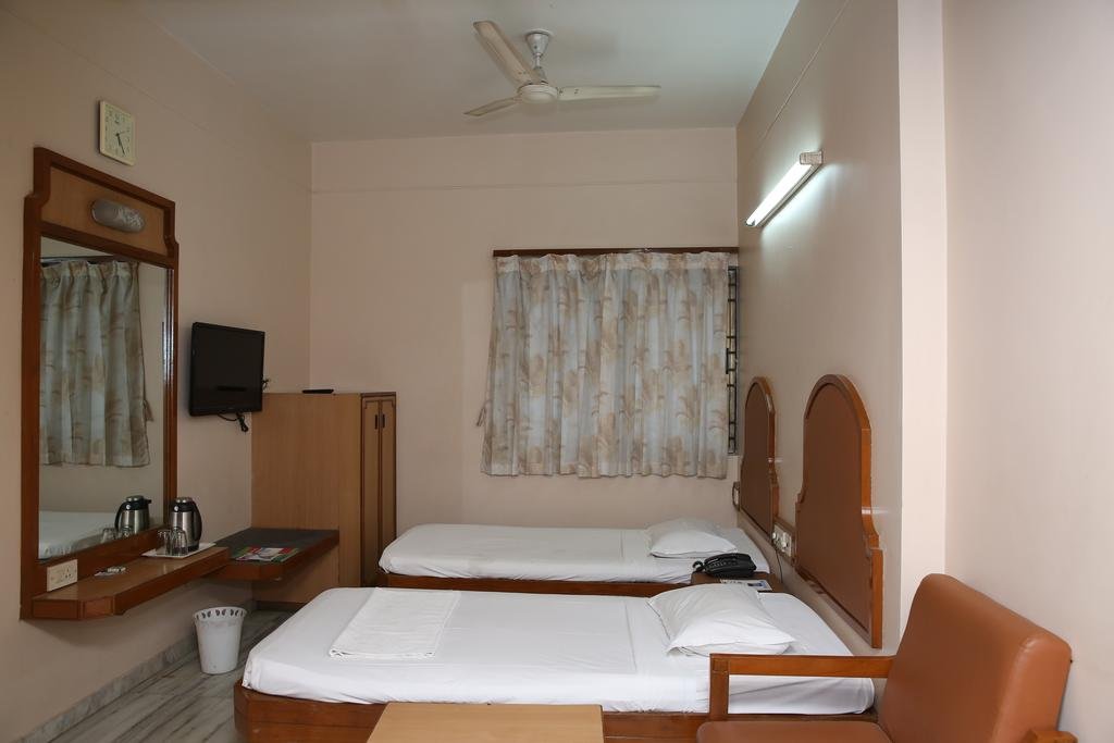 Hotel Valluvar 