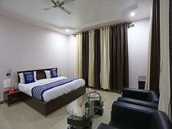 Oyo 4635 Sheetal Hotel Guestroom