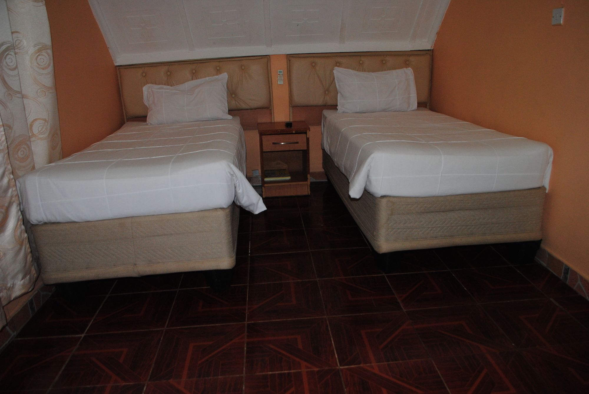 Sunset Junction Lodges & Tours 