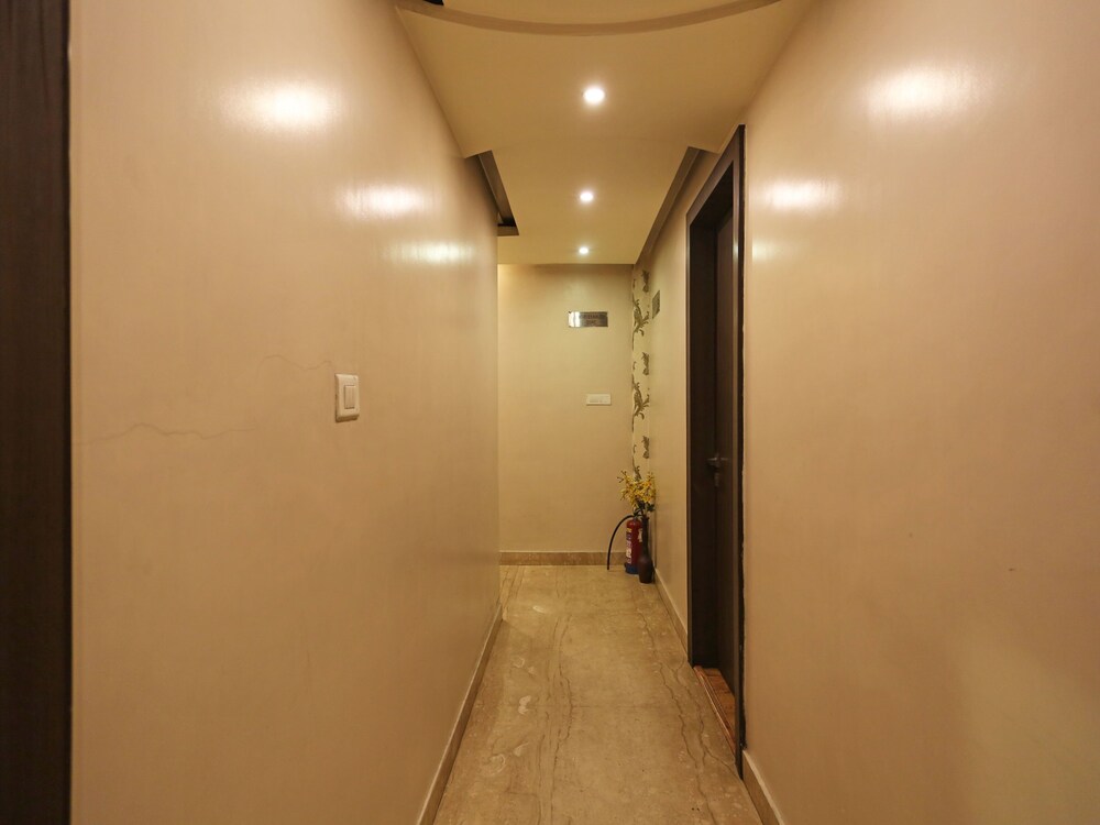 Oyo 1807 Hotel Platinum Inn Hallway