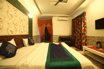Oyo 1397 Rana Villa Guestroom