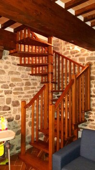 Borgo Fiorito (بورگو فیوریتو) Staircase