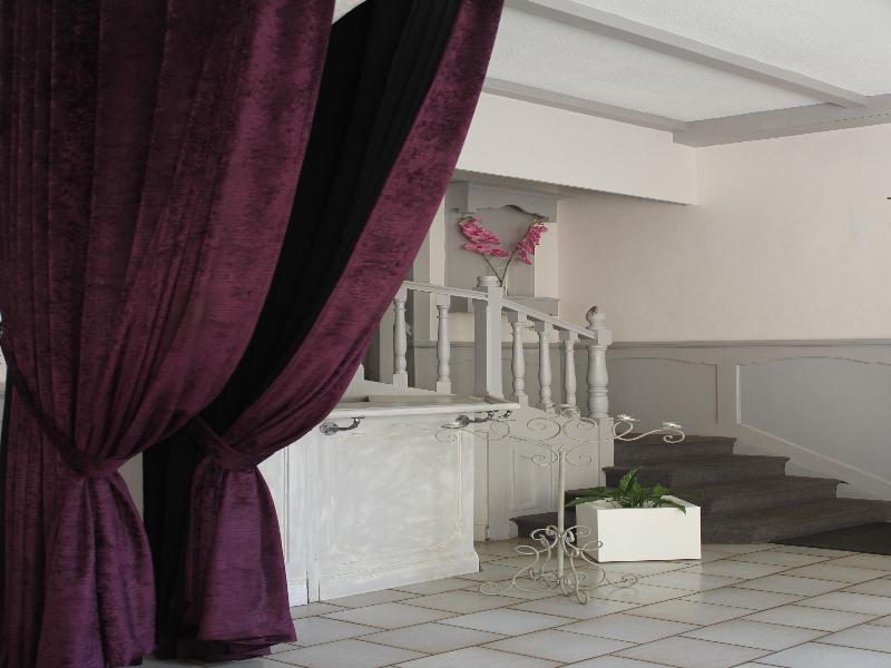 Les Palmiers Lobby