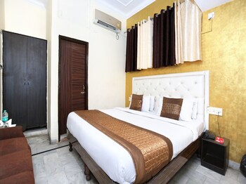 Oyo 966 Hotel Sallow International Guestroom